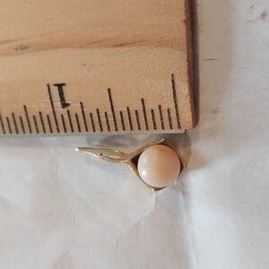 14k yellow gold, lite pink coral pendant. Jewelry will NOT  be bundled